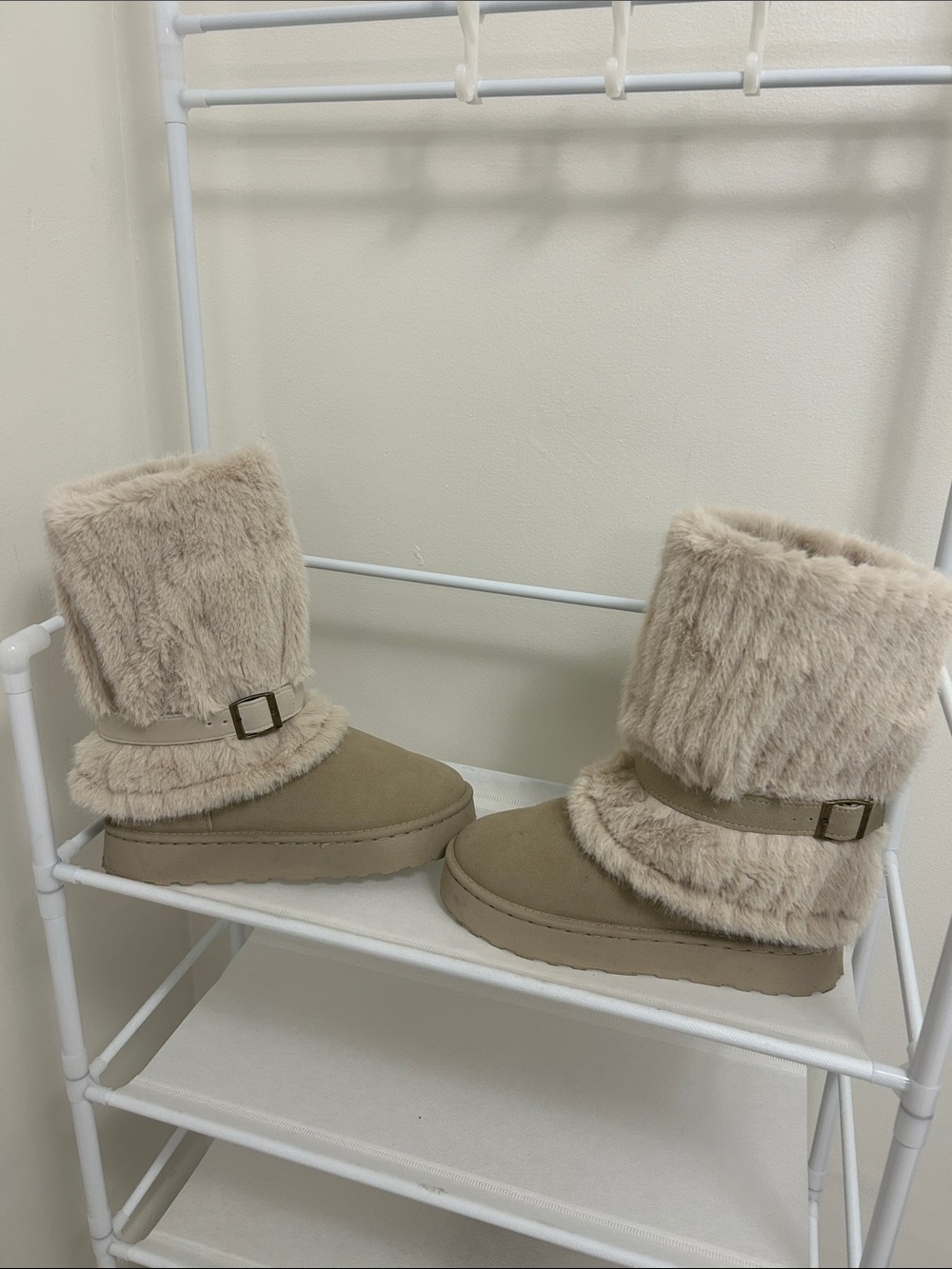 SHEIN Beige Faux Fur Cuffed Winter Boots with Buckle